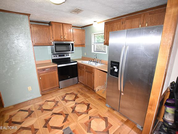 5th image of 213 Mountain Side Ln