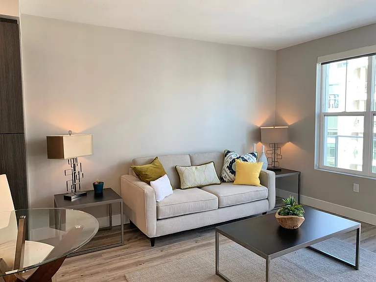 Amo Apartments Little Italy — Photo 24