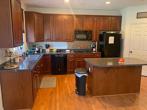 300 Dixon St #303 Photo 1