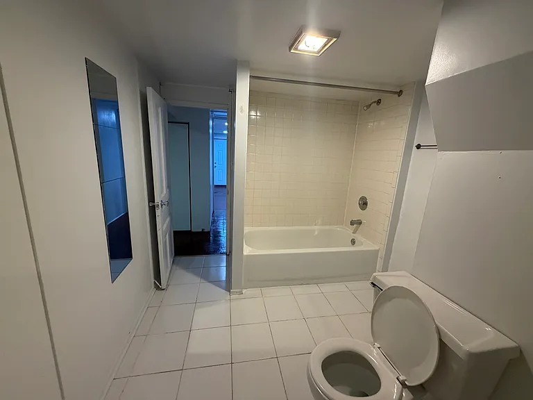 1645 W Beach Ave #G — Photo 26