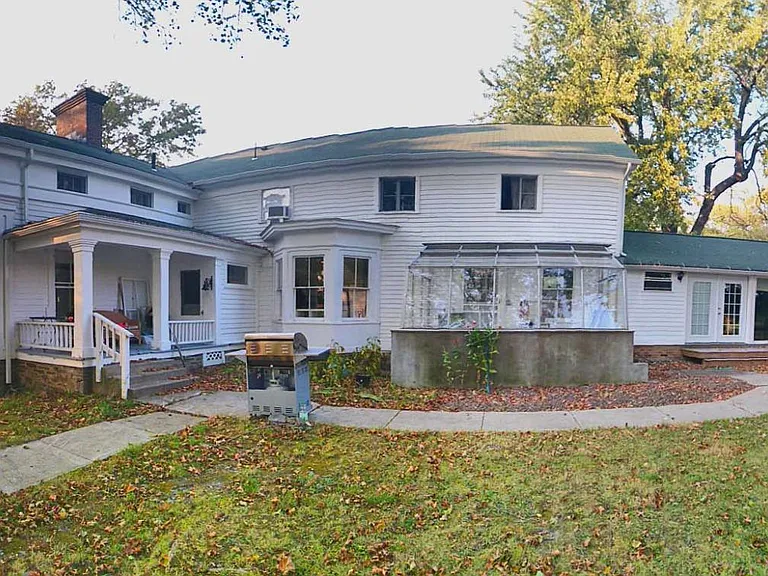 1583 E Shore Dr #A — Photo 2
