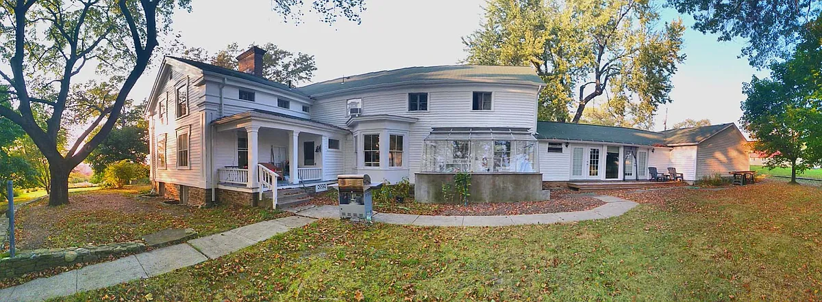 Building Photo - 1583 E Shore Dr #A