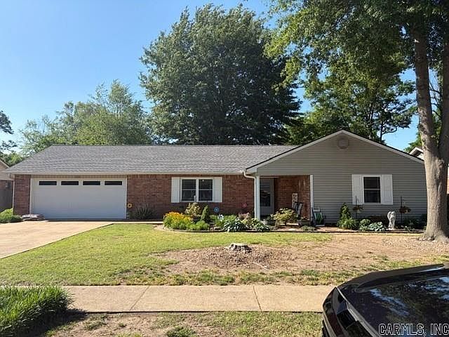 1st image of 1121 E Mayfair Ln