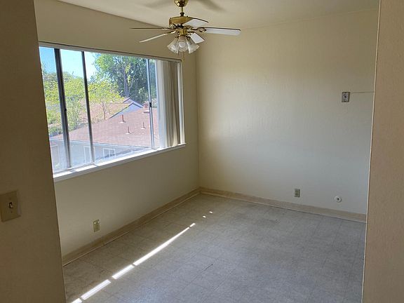 4th image of 500 Chiquita Ave Unit 15
