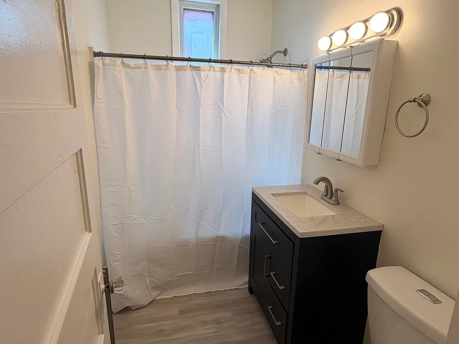 3 bed, 1.5 bath, 1425 sqft, $1,600 — Photo 3