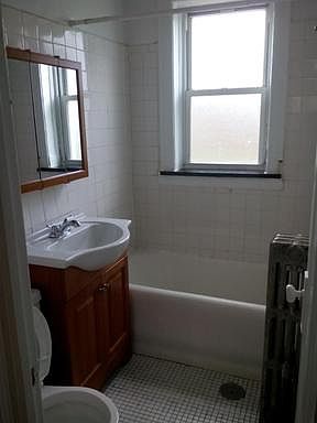 4th image of 6549 N Francisco Ave APT 1A