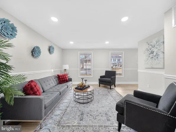 18011 Silver Leaf Dr, Gaithersburg, MD 20877