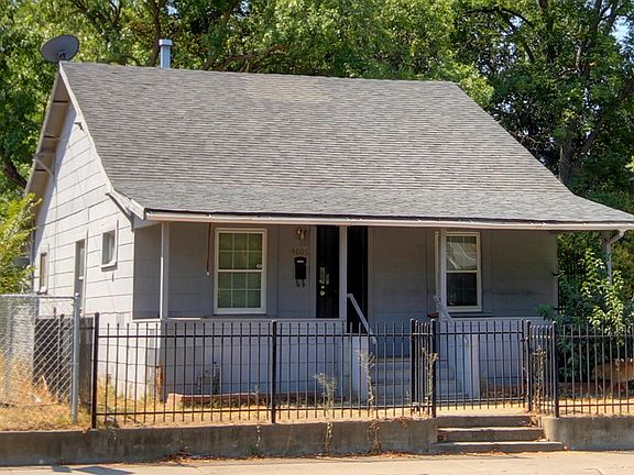 3rd image of 4006 Broadway