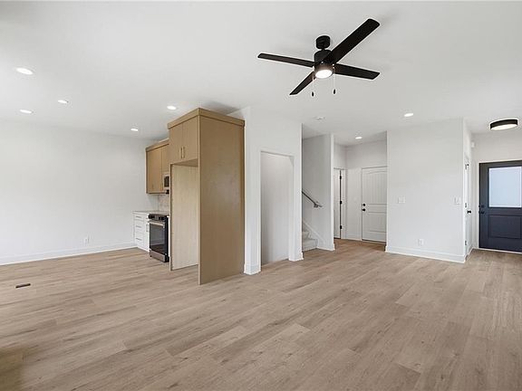 5th image of 223-225 NW Orchard Ct