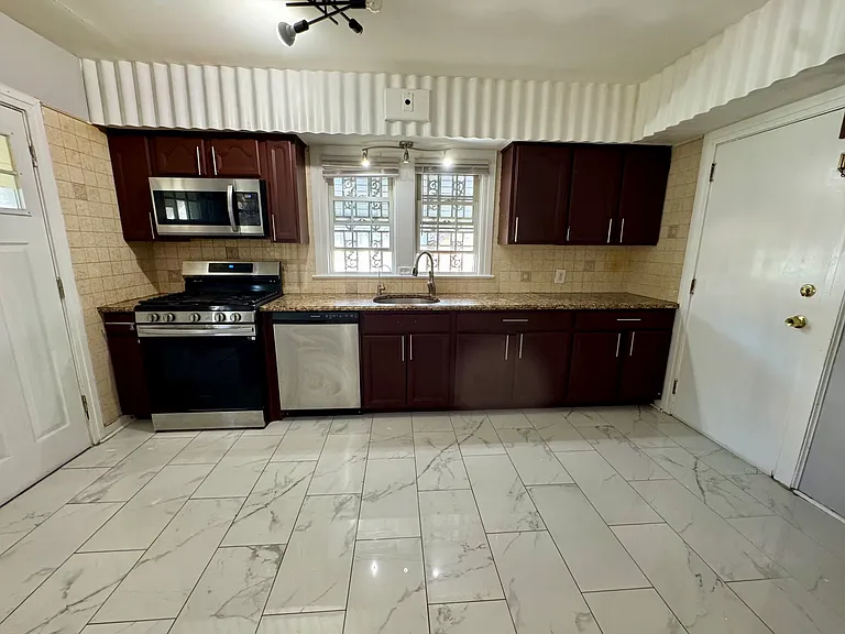 28-32 Lenox Ave #1 — Photo 5
