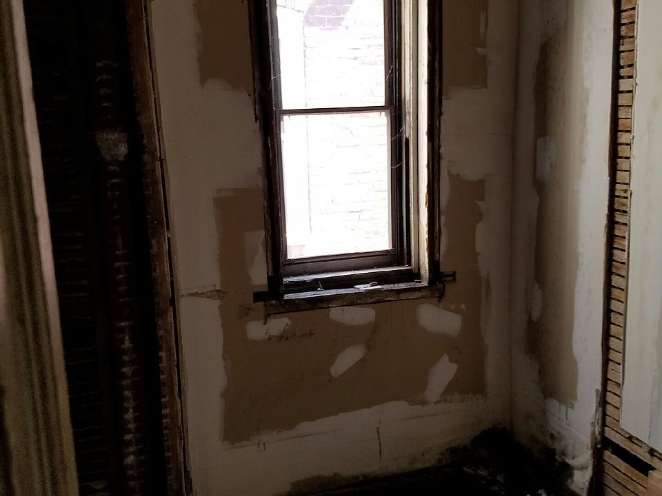 1st image of 221 N Creighton St