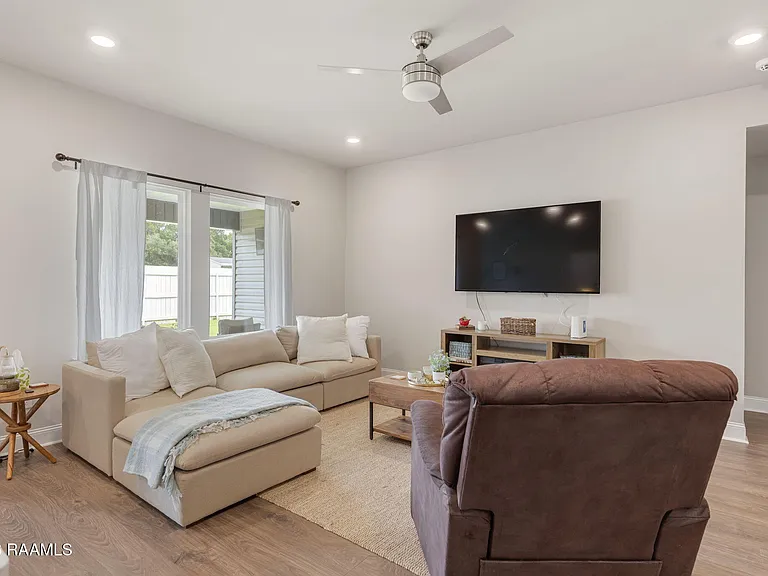 105 Harvest Falls Dr — Photo 7