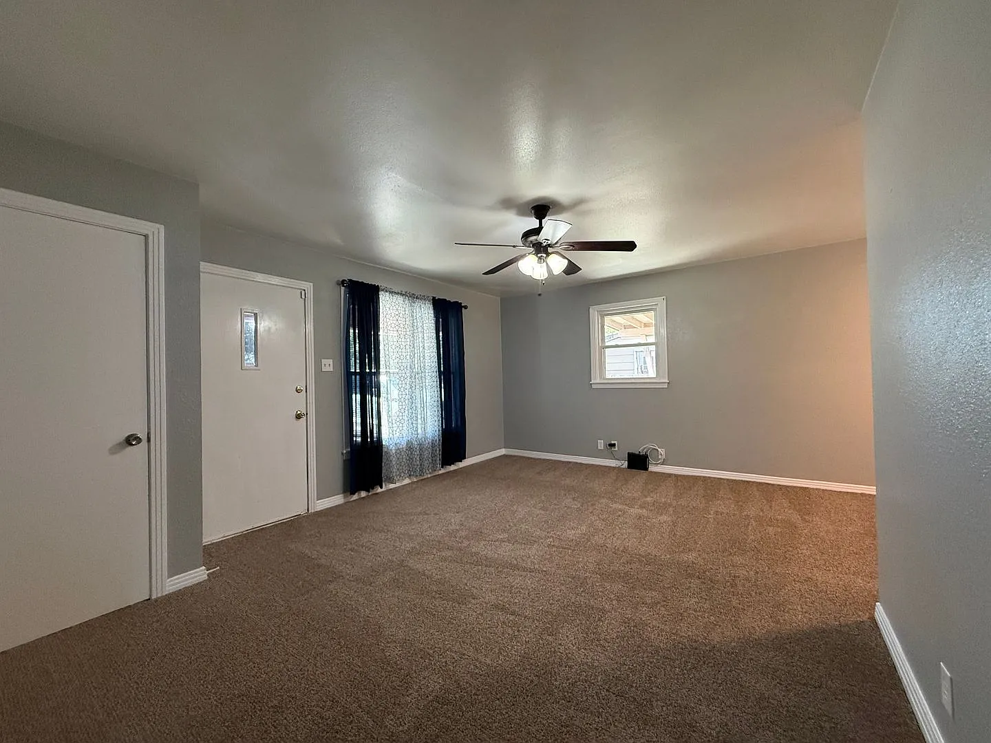 Welcome home to this beautifully updated property in a fantastic San Angelo location! — Photo 2
