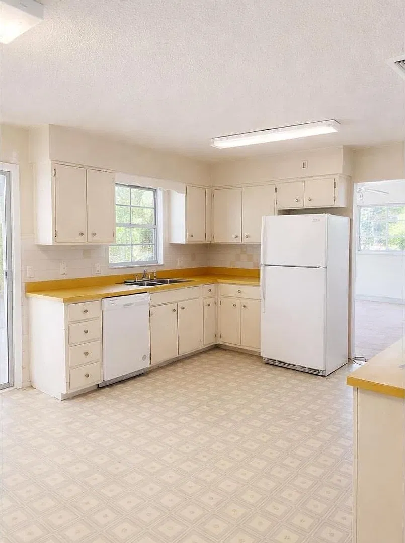 Spacious 2-Bedroom Home in Silver Springs Shores | 1,634 SF | Large Yard — Photo 2