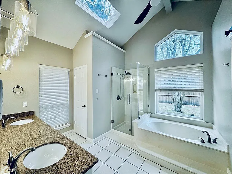 39 Silent Brook Pl — Photo 30