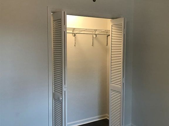 5th image of 152 Locke St APT D