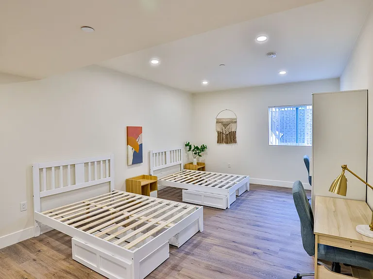 1164 W 37th Pl — Photo 6