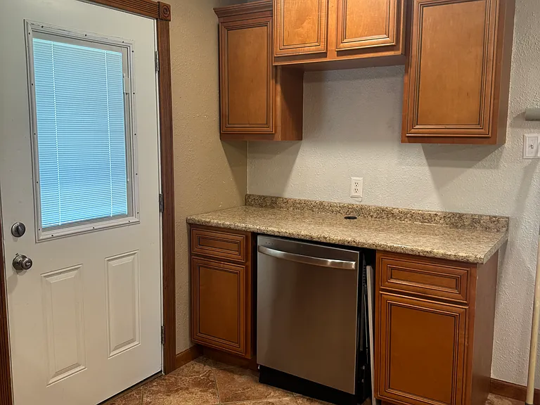 13916 Radford Ln — Photo 19