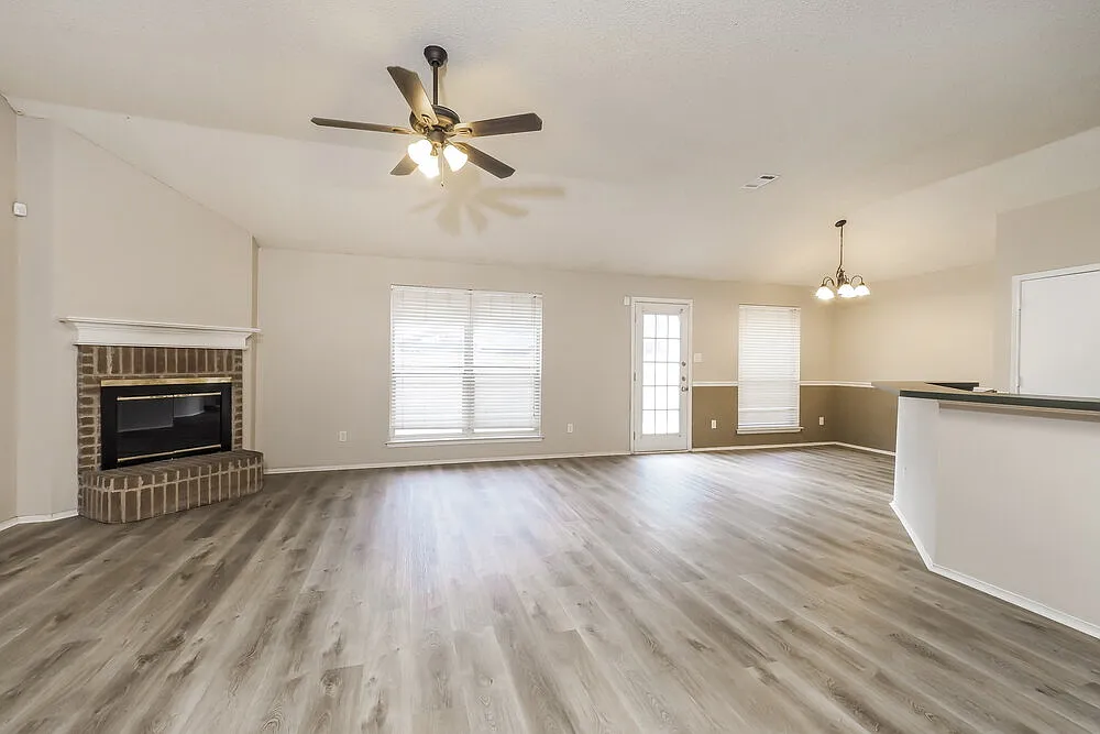 3 bed, 2.0 bath, 1636 sqft, $2,290 — Photo 4