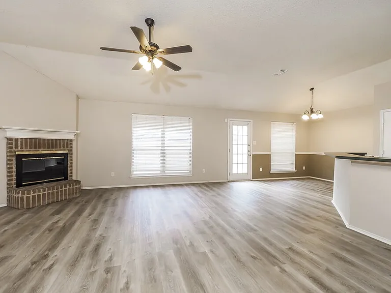 317 Willowstone Trl — Photo 4