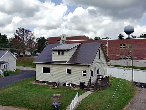 4th image of 208 E Main St
