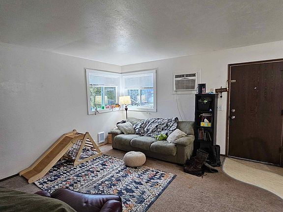 4th image of 1403 Pine Cone Rd