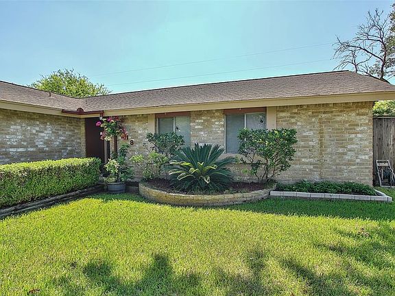 Nicely landscaped front yard.