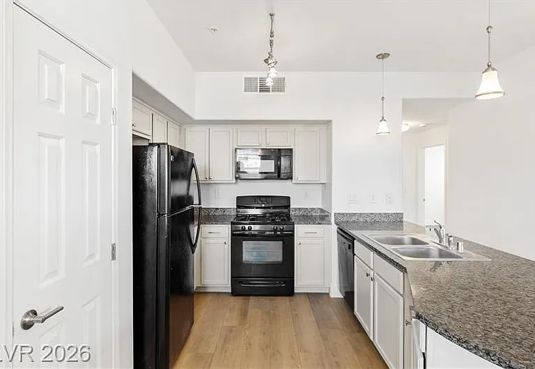 Kitchen with designer's lighting