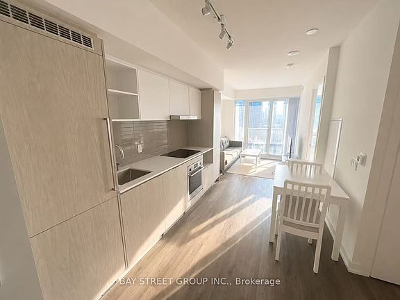 2nd image of 55 Cooper St W #1816
