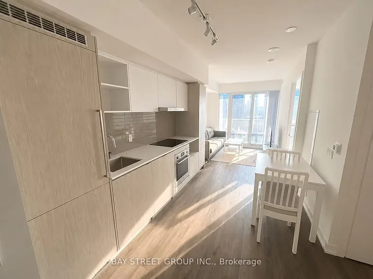 55 Cooper St W #1816 — Photo 2