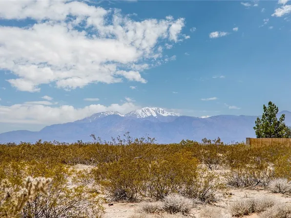 1353 Mile Square Rd, Joshua Tree, CA 92252