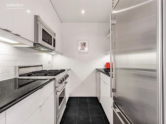 5th image of 160 W 66th St APT 19A