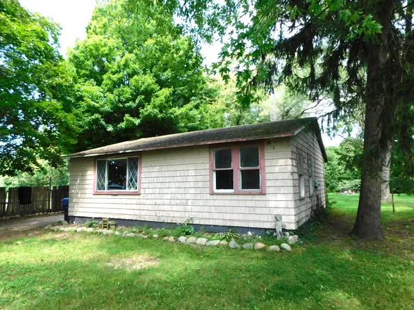 1145 Coolidge Ave, Benton Harbor, MI 49022