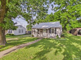 1127 Beverly Dr, Lebanon, MO 65536
