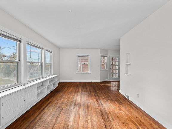 3rd image of 1305 22nd Ave