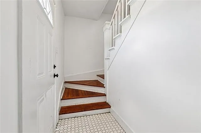 Building Photo - 8406 Hickory St