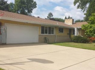 3852 Edgewood Ave N, Crystal, MN 55427