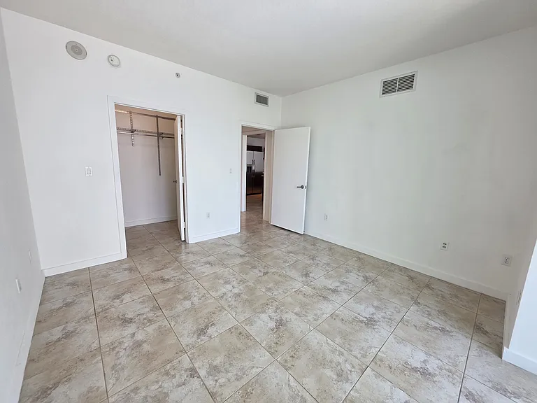1900 N Bayshore Dr — Photo 16