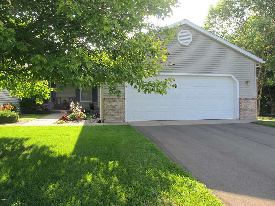 1st image of 733 Bayberry Ln