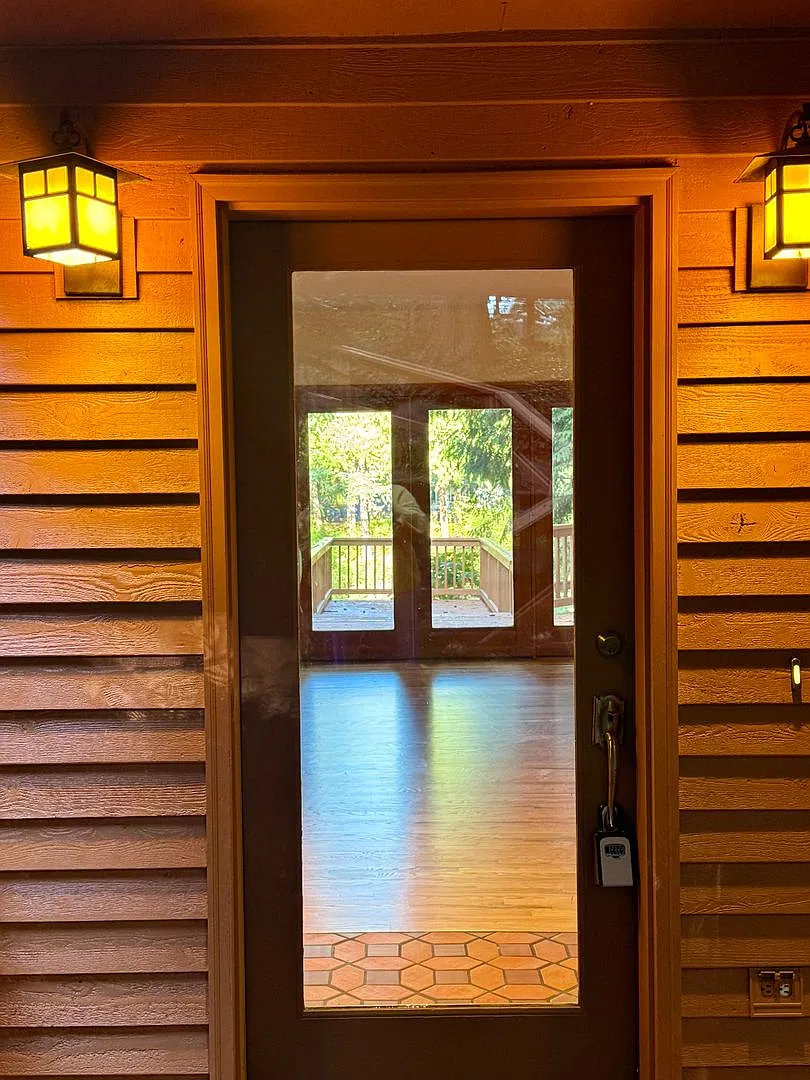 Stunning waterfront retreat.....at the foot of Fletcher Bay on Bainbridge Island — Photo 3
