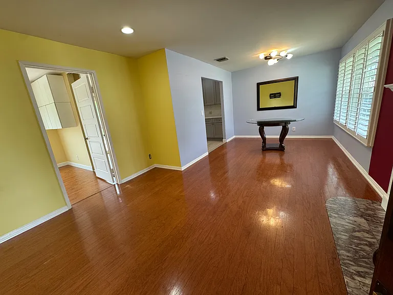 22936 Gault St — Photo 8