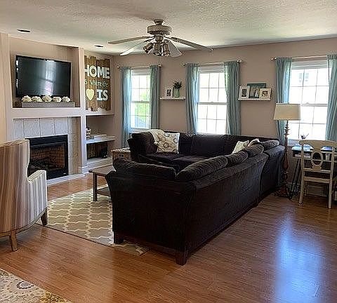2nd image of 966 Ashton Pl