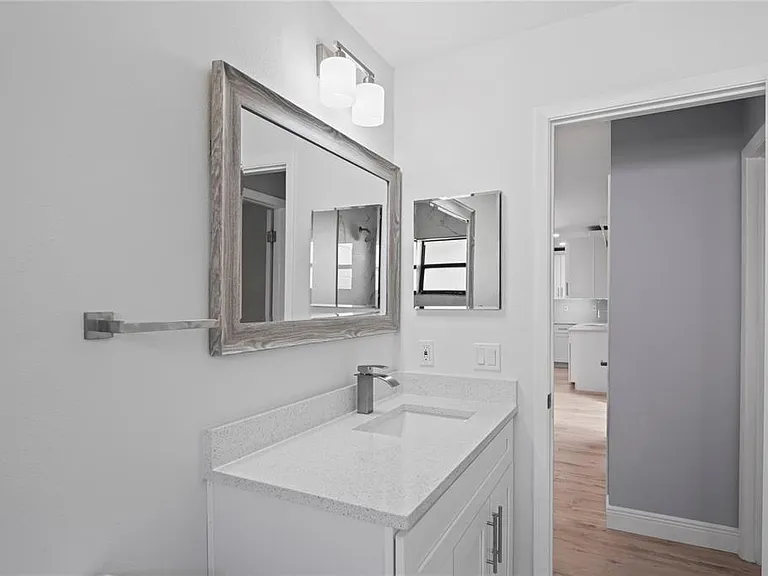 8312 Roxboro Dr — Photo 23