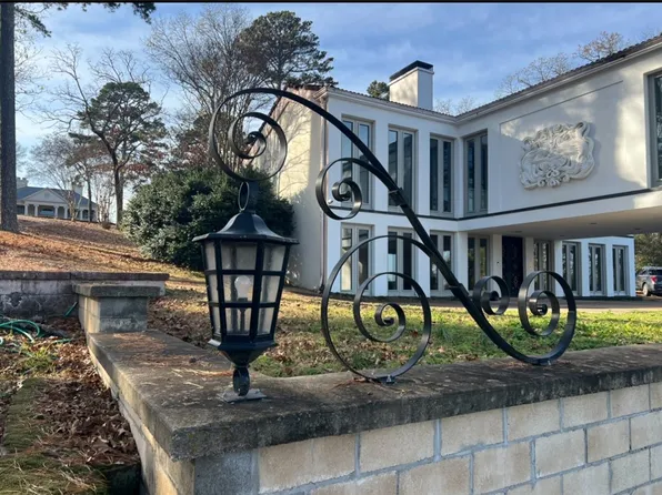 910 Hilltop Dr, Russellville, AR 72802