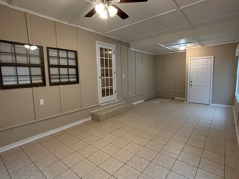 322 E Lee Ave — Photo 18