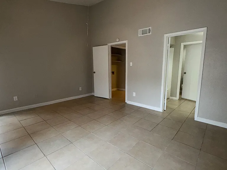 2Beds-2.5Baths