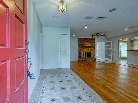 4th image of 2926 Forest Oaks Dr