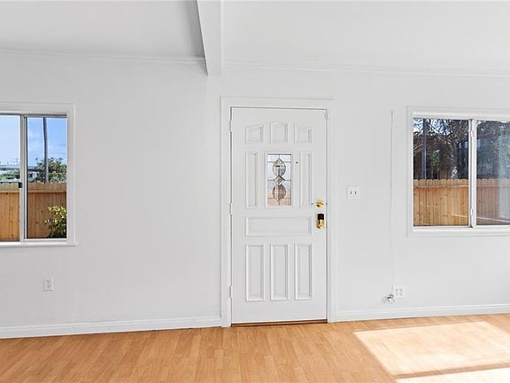 4th image of 4927 W Point Loma Blvd