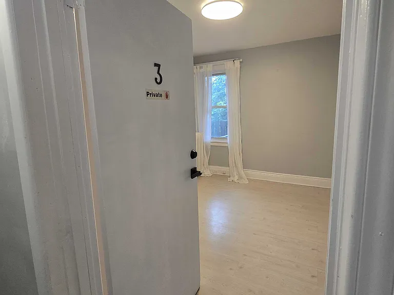 1047 Main St E #3 — Photo 13