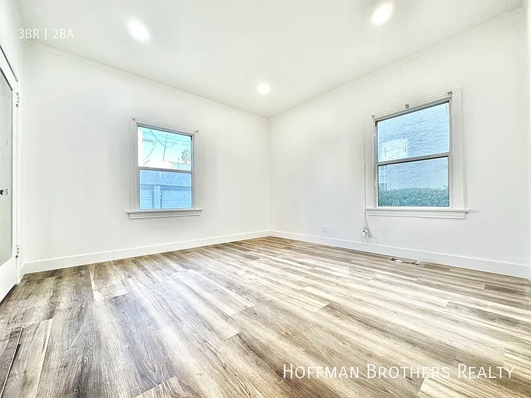 330 N Spaulding Ave — Photo 10